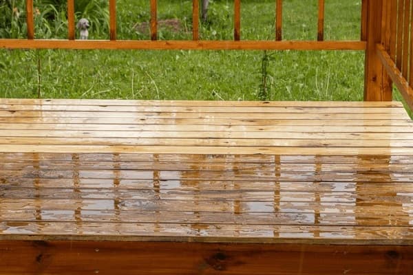 Deck cleaning before and after in Oahu Hawaii