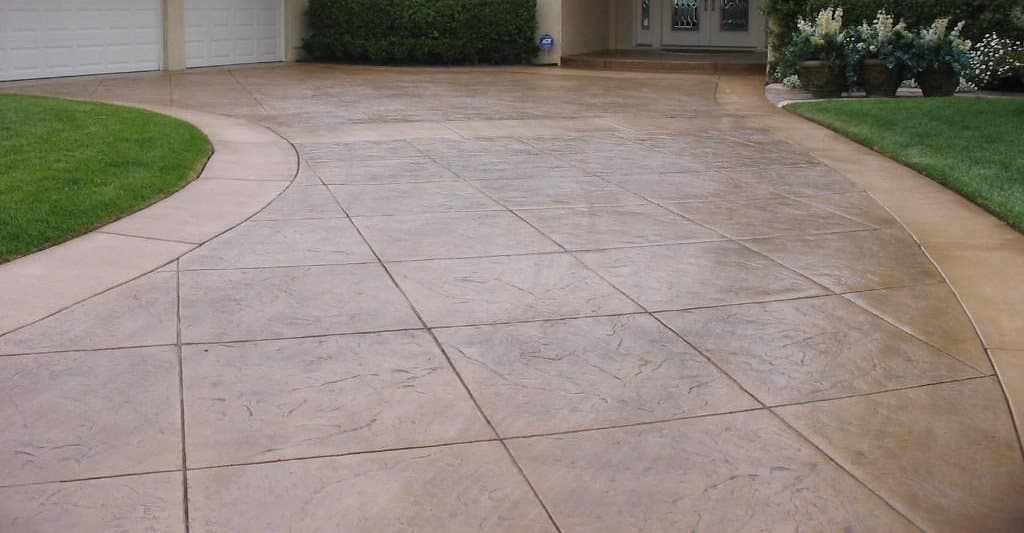 Driveway before cleaning in Oahu Hawaii