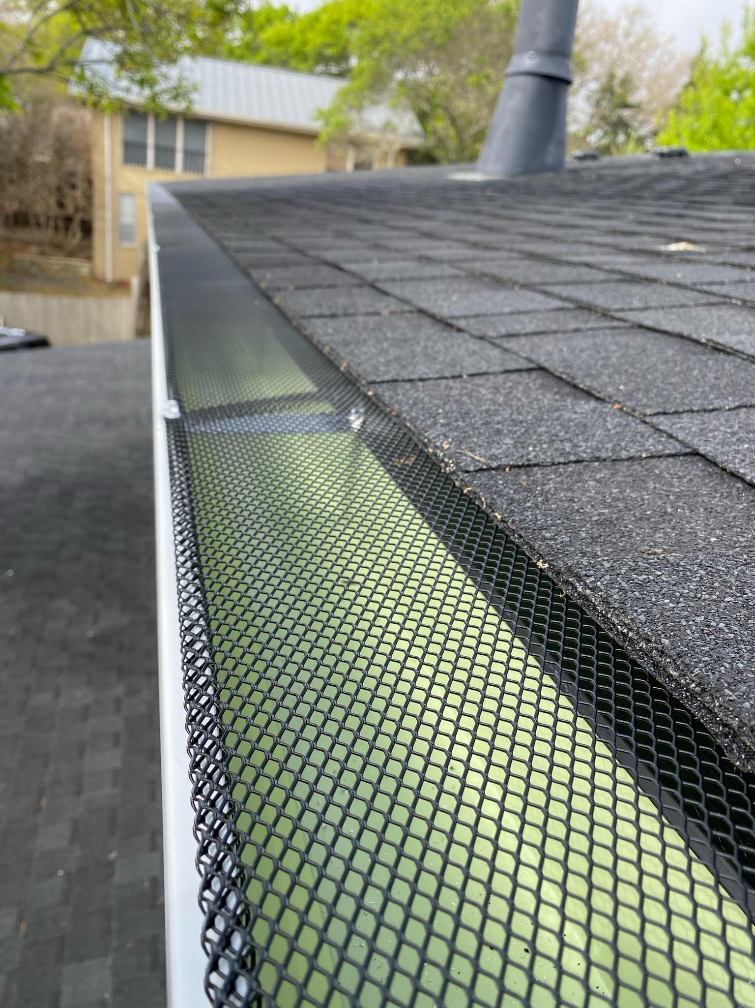 Clean gutters after professional cleaning in Oahu Hawaii
