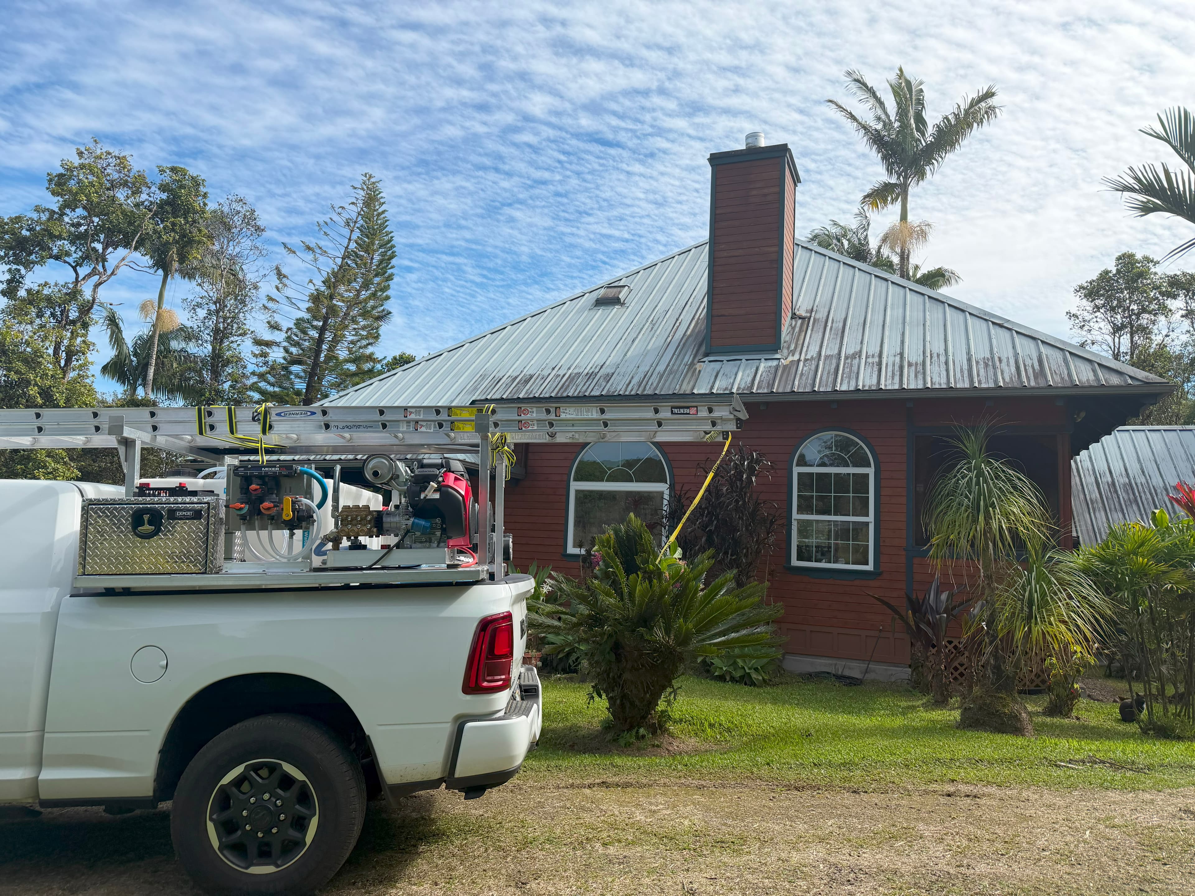 Home roof before cleaning in Oahu Hawaii